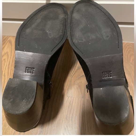 Frye Jolene Black Calf Hair Boots
Booties Inside zipper Size 9 - Picture 3 of 5